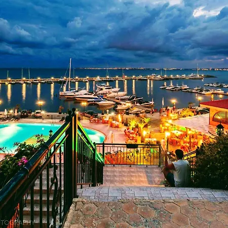 Star Dreams With Glass Veranda *